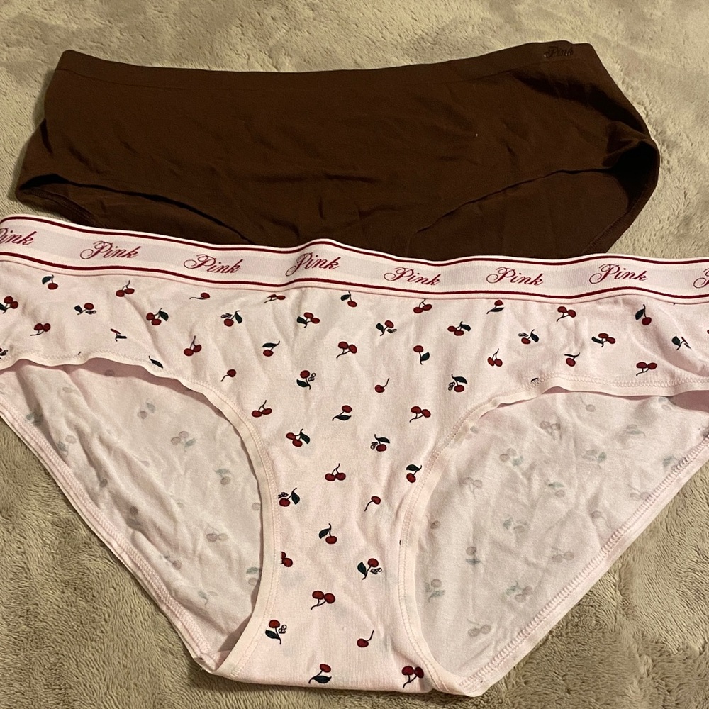 Set of Tow New Victoria's Secret Logo Hiphugger Panty.
Size L